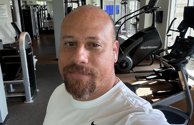 selfie of a man at the gym