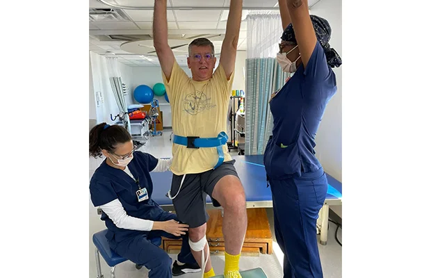 Man doing therapy with his nurses