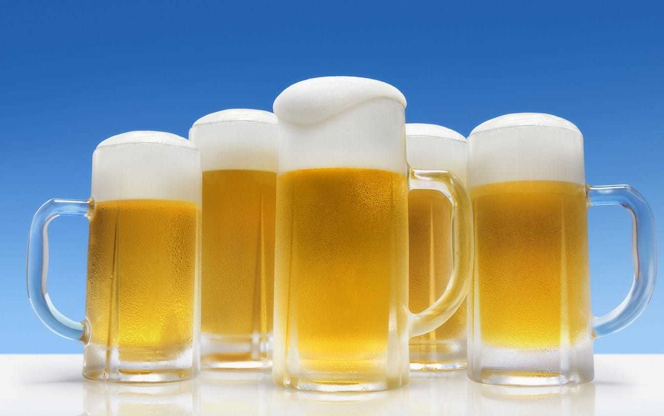 Làm trắng da mặt bằng bia