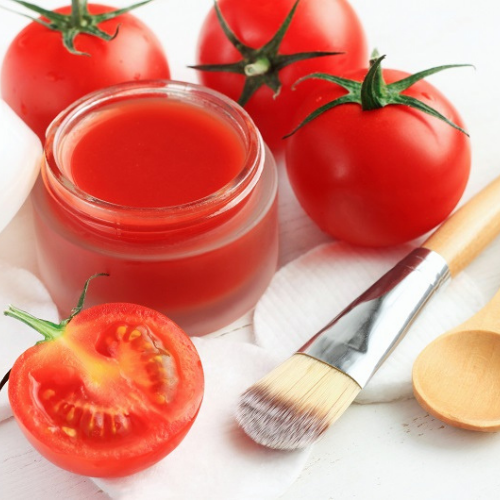 Cà chua là loại trái cây được sử dụng nhiều trong việc chăm sóc da