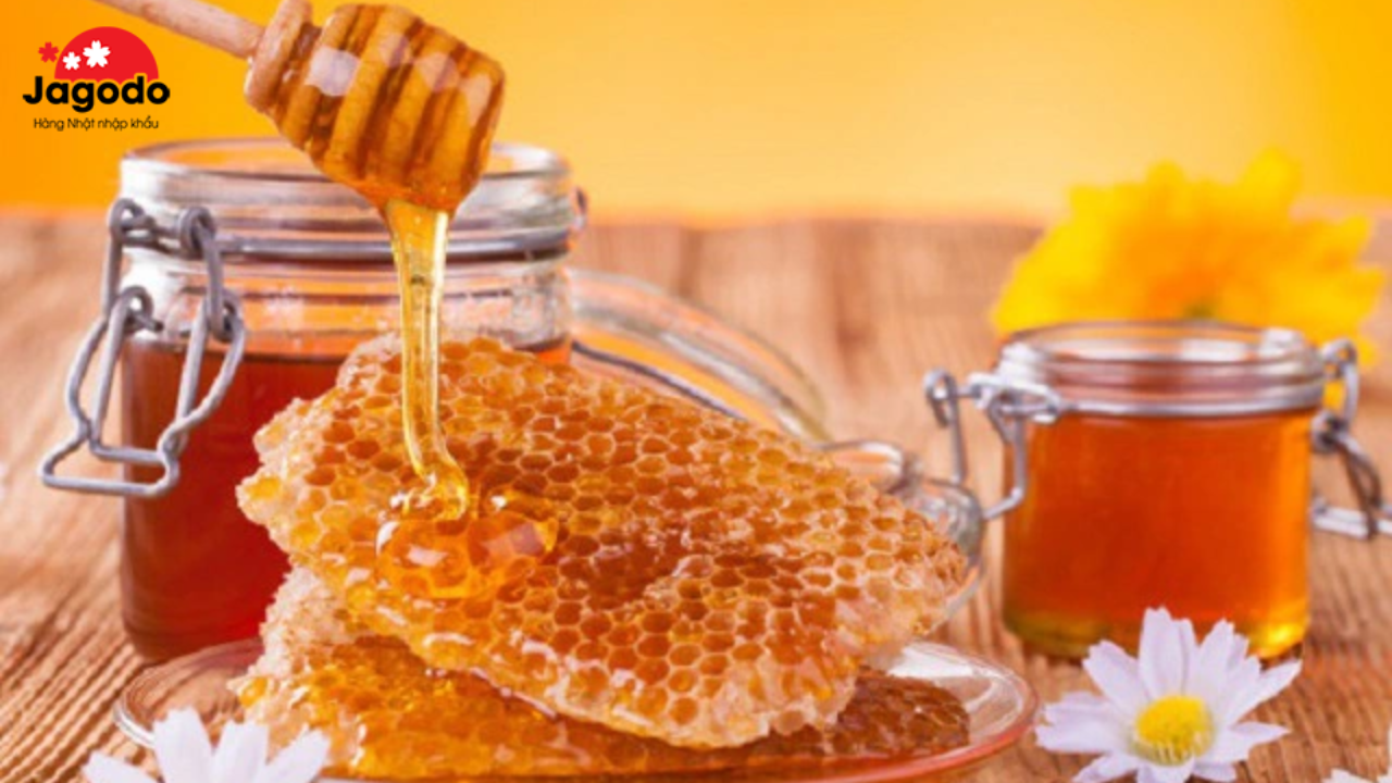 Sử dụng mật ong để trị mụn ở nhà