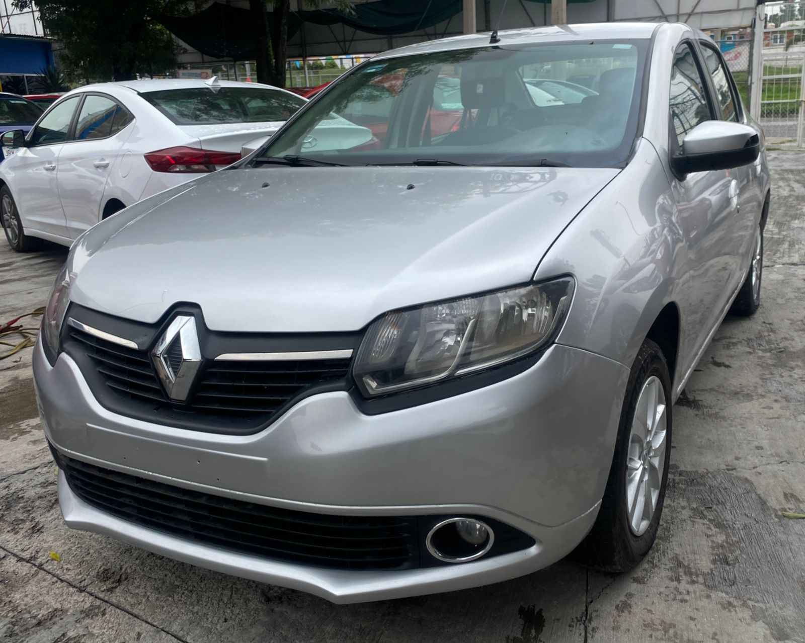 Renault Logan 2018 Manual gris