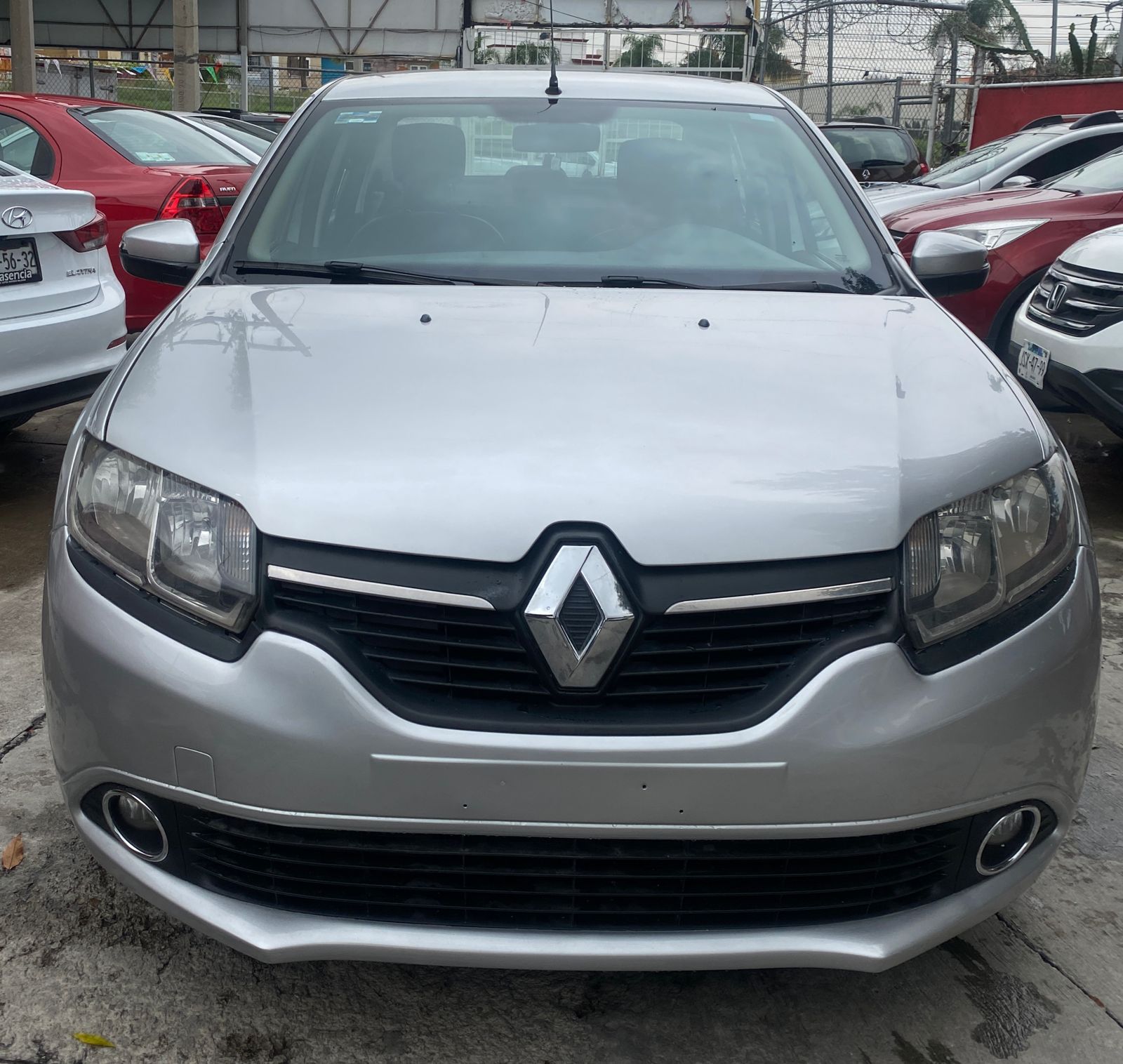Renault Logan 2018 Manual gris