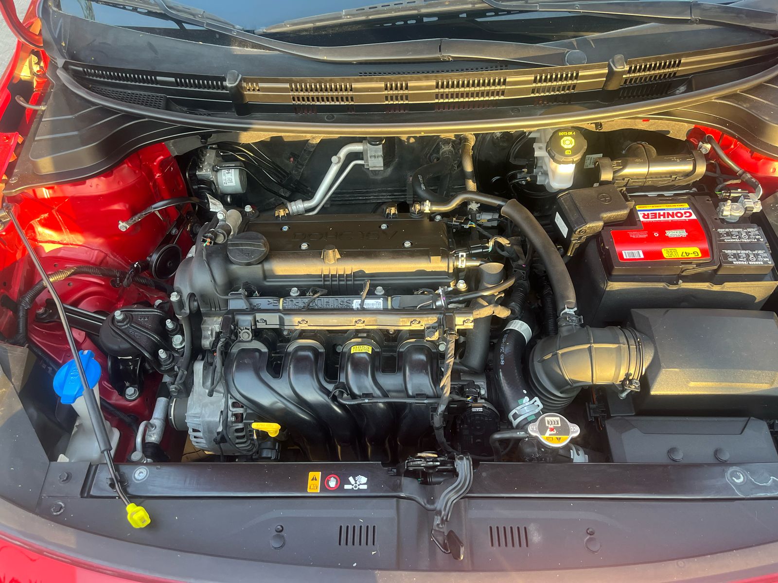 Kia Rio 2100 EX Automático rojo