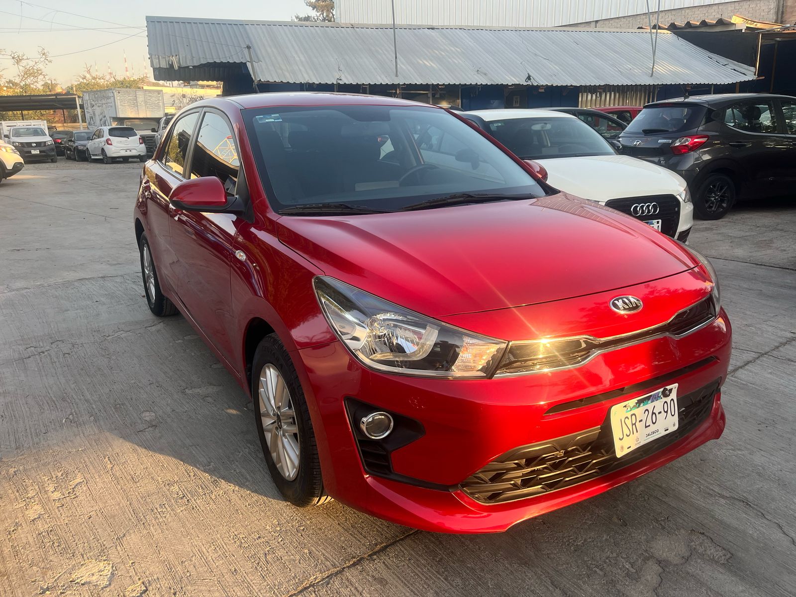 Kia Rio 2100 EX Automático rojo