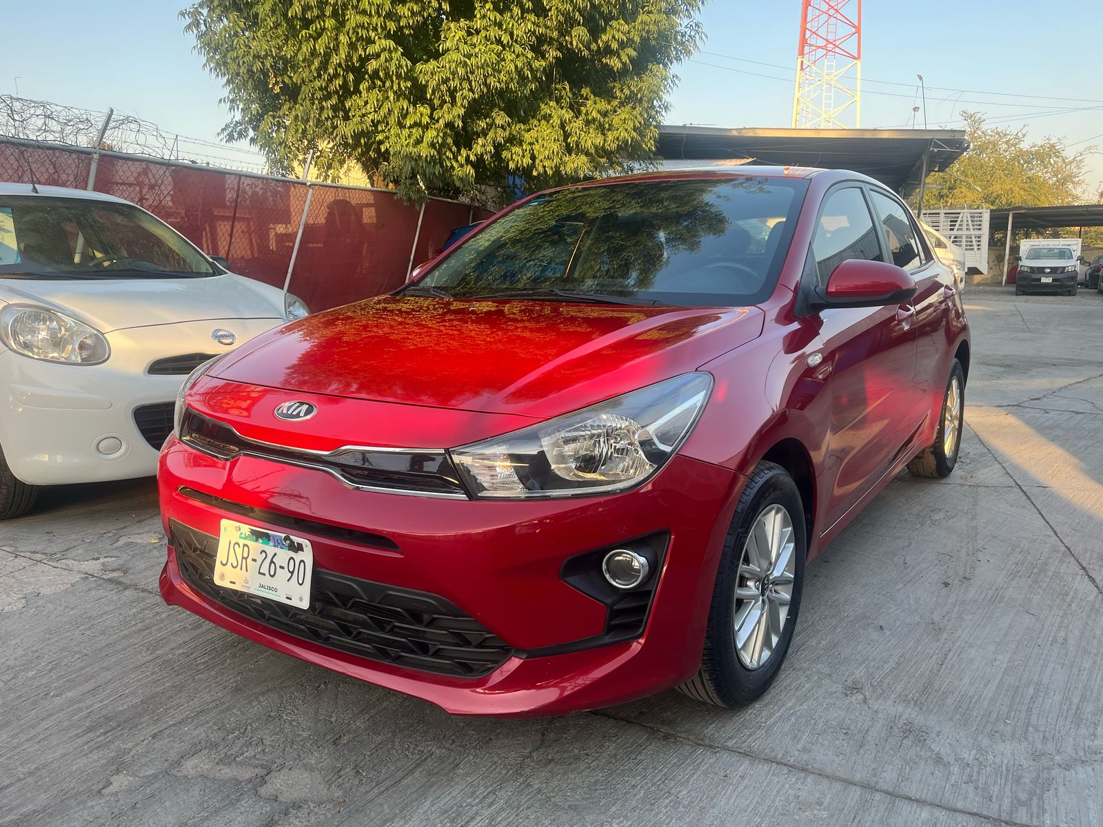 Kia Rio 2100 EX Automático rojo