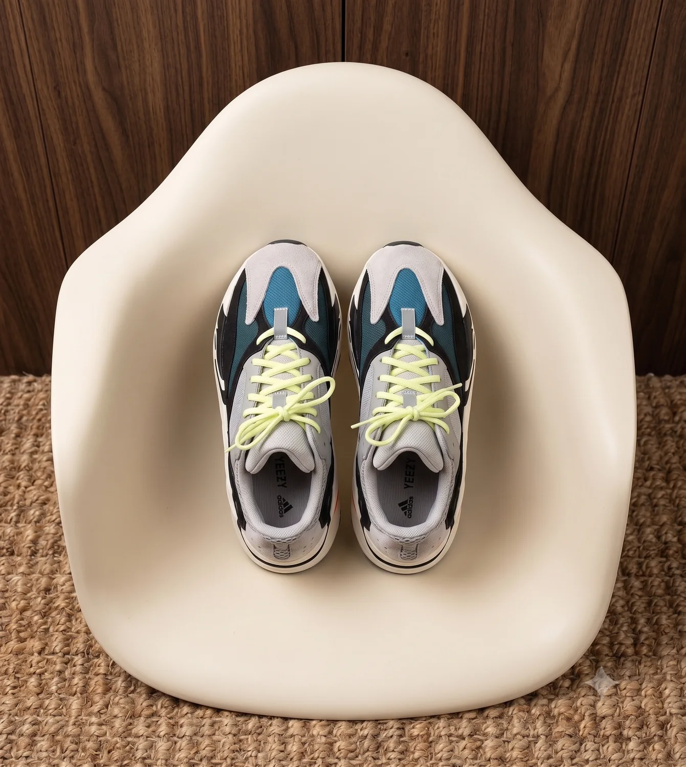 Adidas Yeezy 700