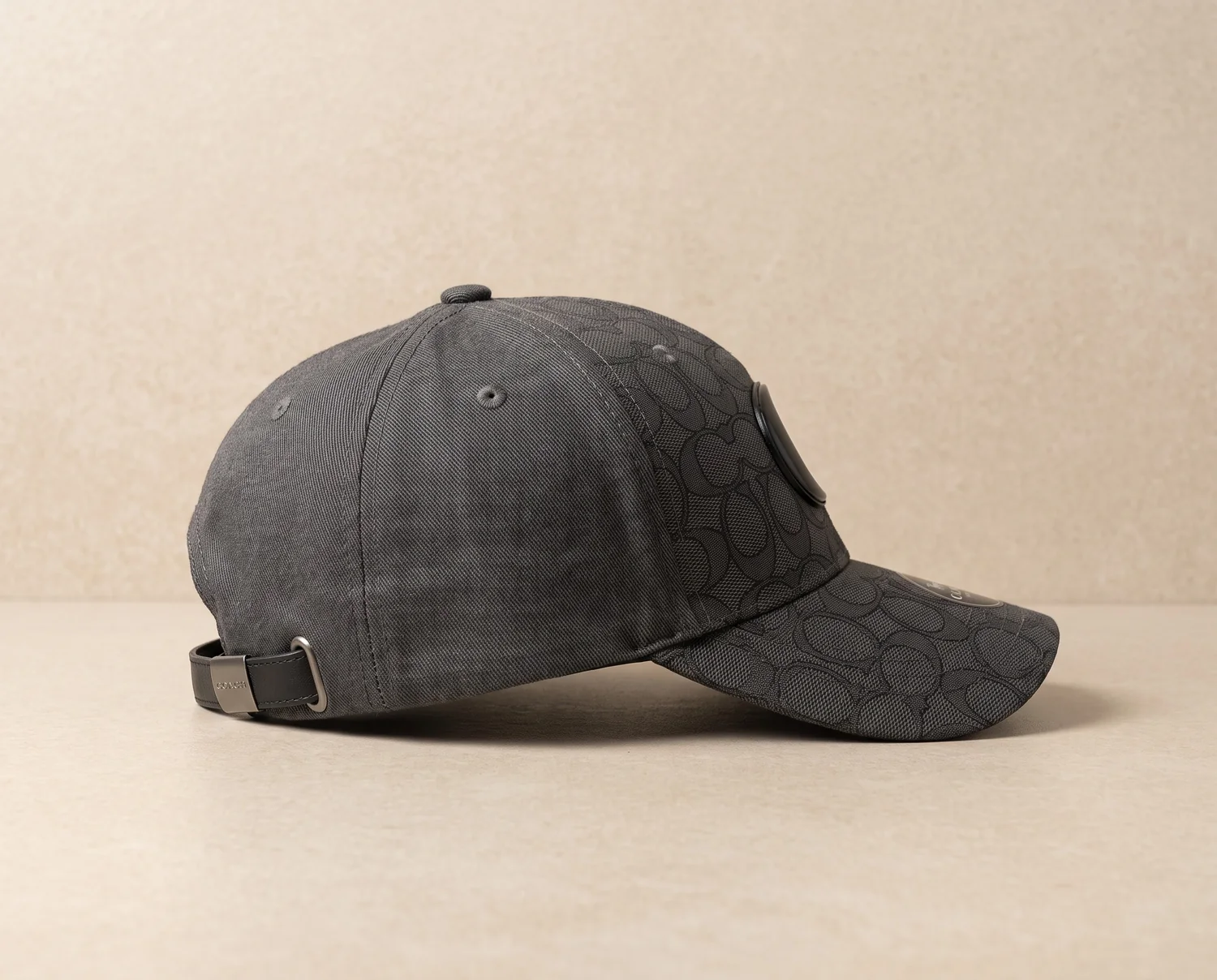 Gorra Coach Negra - vista lateral