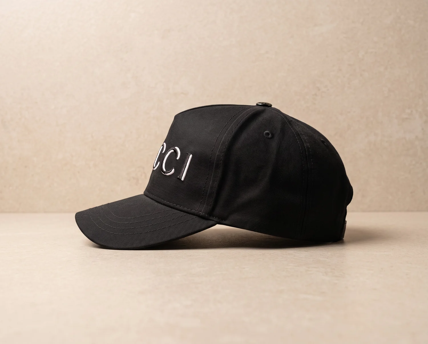 Gorra Gucci Negra - vista lateral