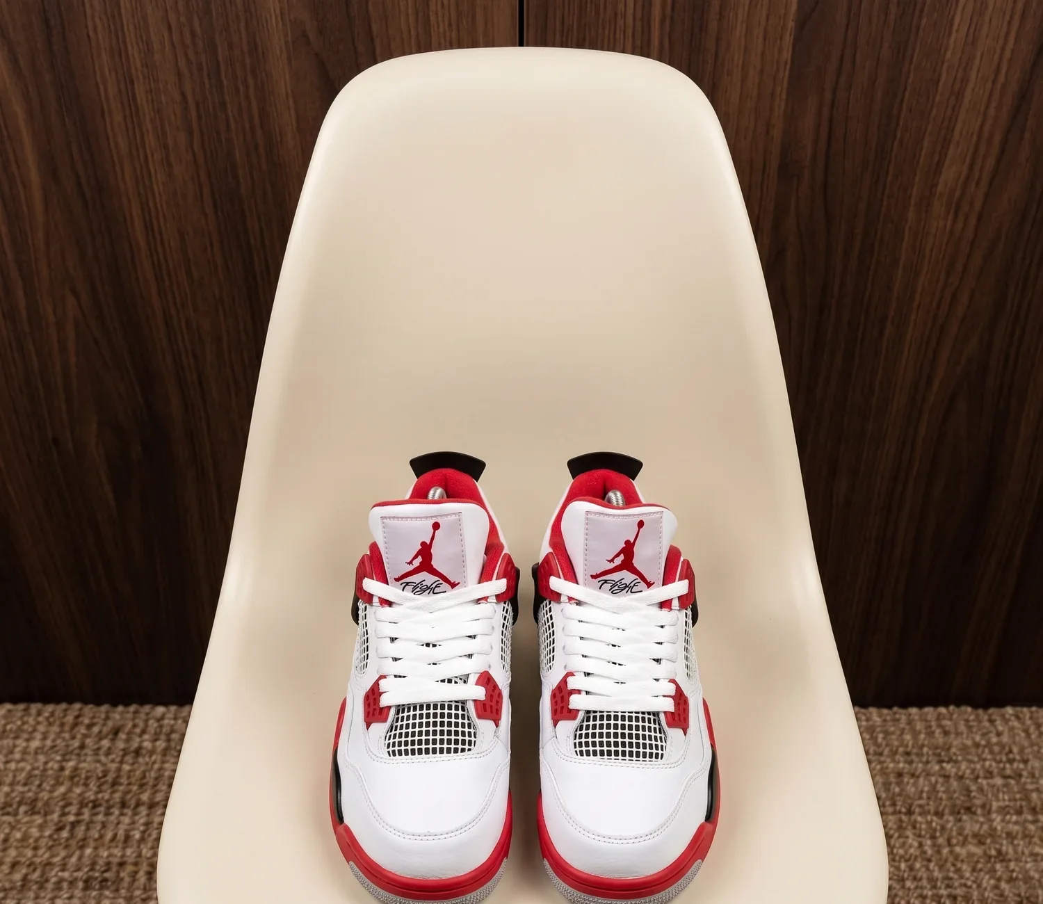 Jordan Retro Blanco - Rojo