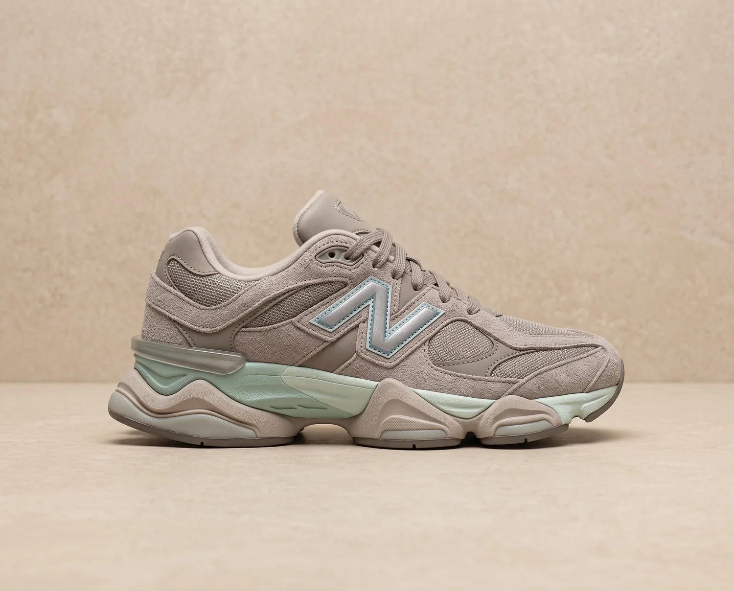 New Balance 9060 - Bronce - vista lateral