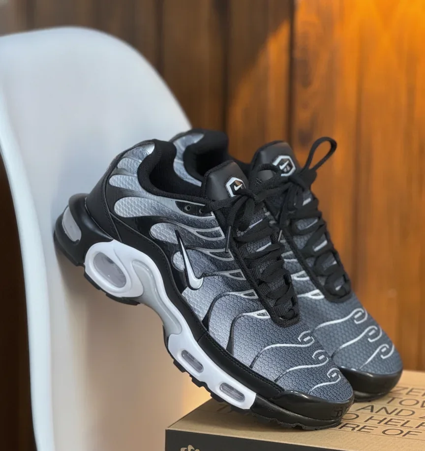 Nike TN Negro - Blanco