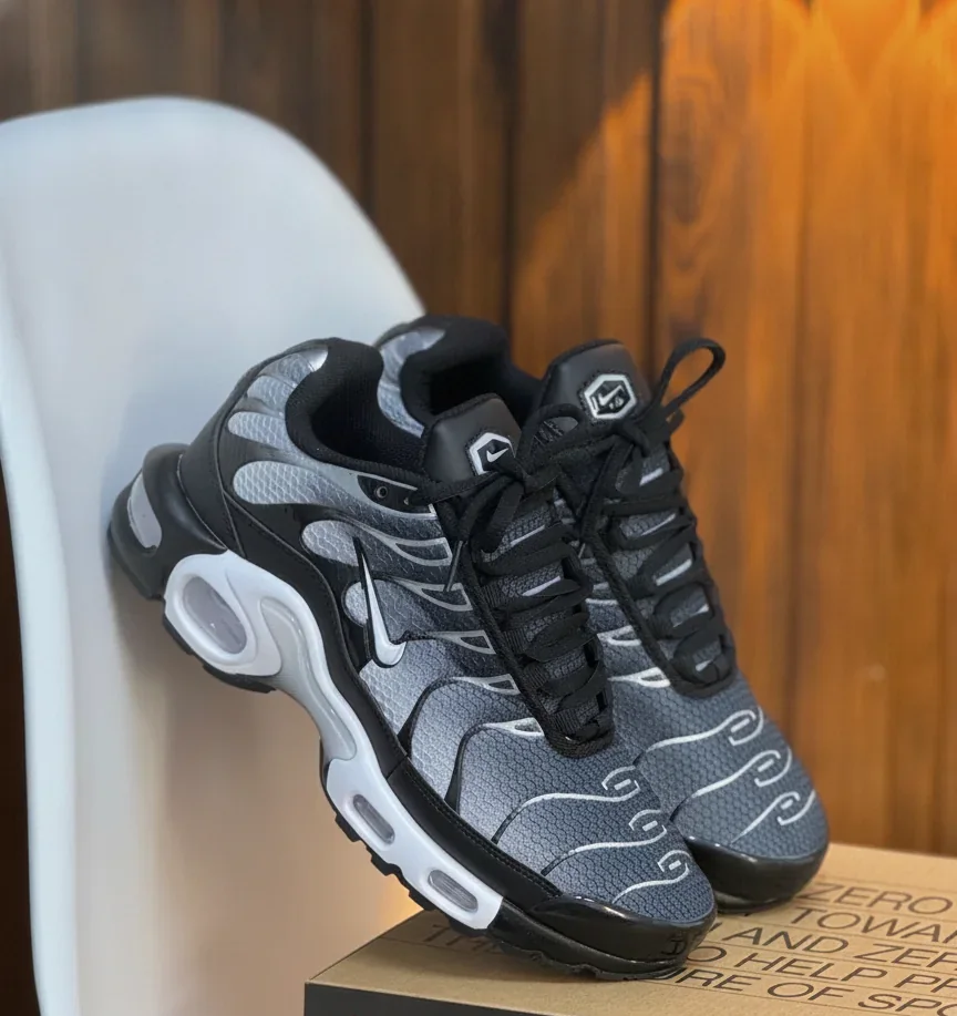 Nike TN Negro - Blanco