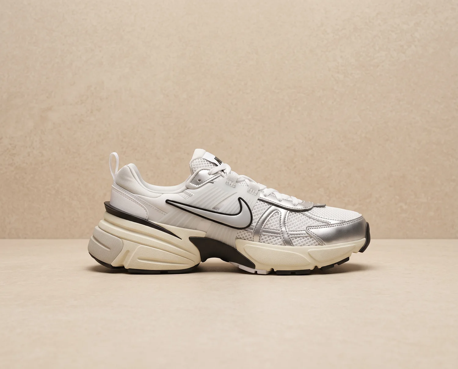 Nike V2K Run Plateado - vista lateral