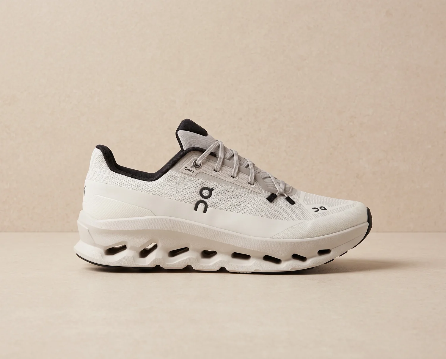 On Cloud Hombre Beige - vista lateral