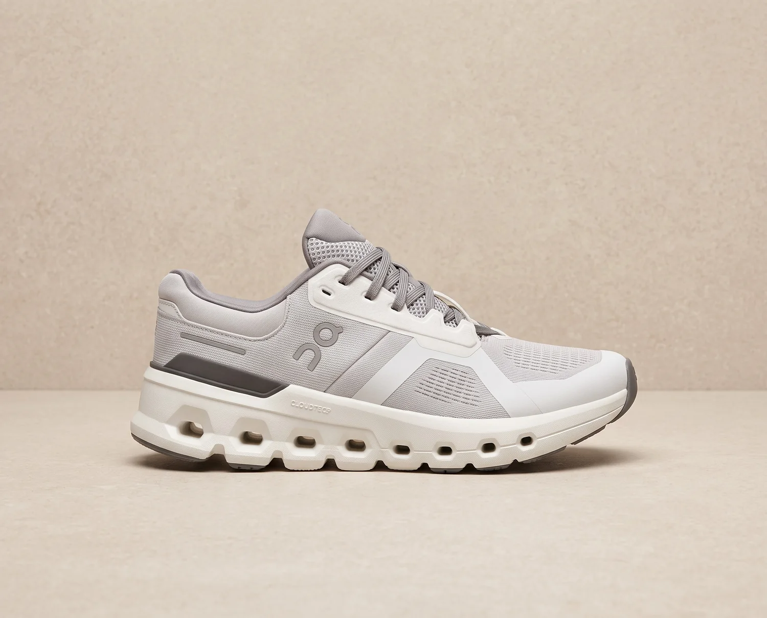 On Cloud Hombre Gris - vista lateral