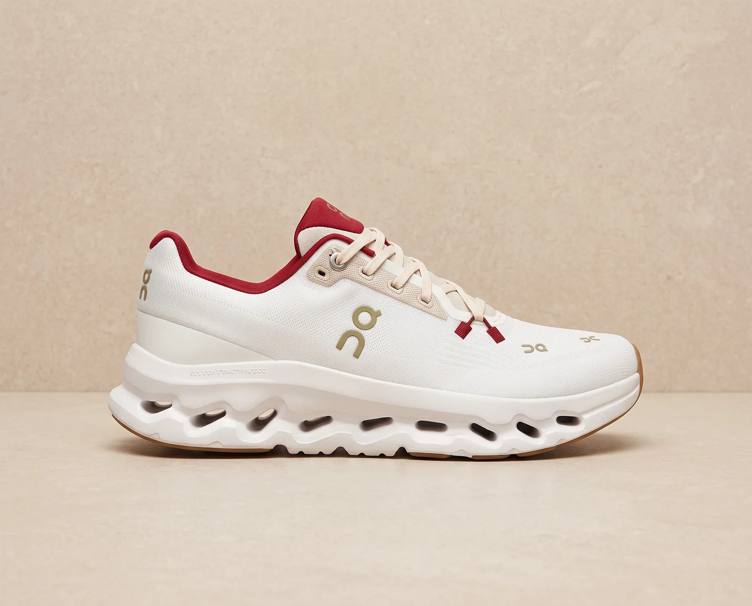 On Cloud Hombre Vinotinto - vista lateral