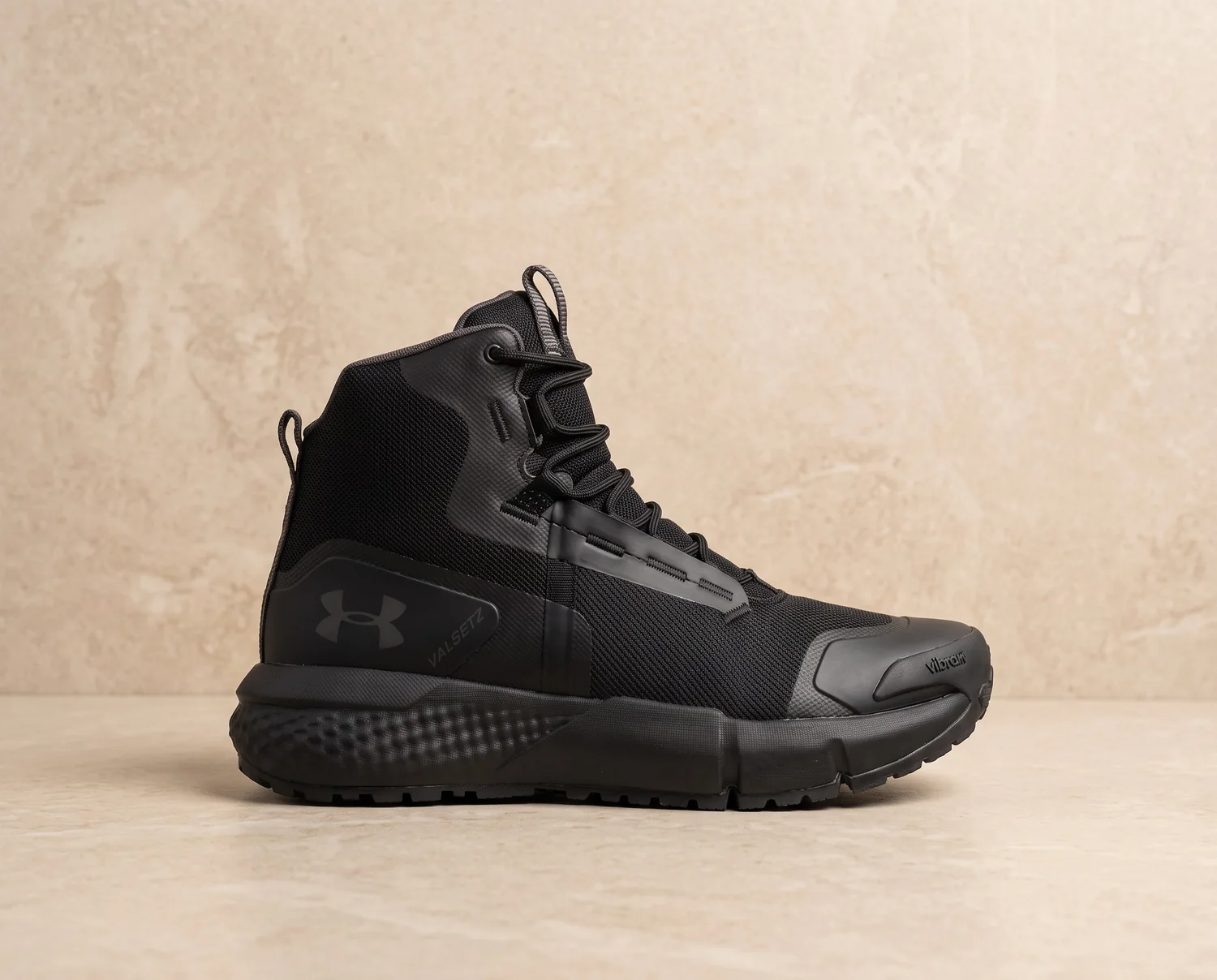 Under Armour Charged - vista lateral