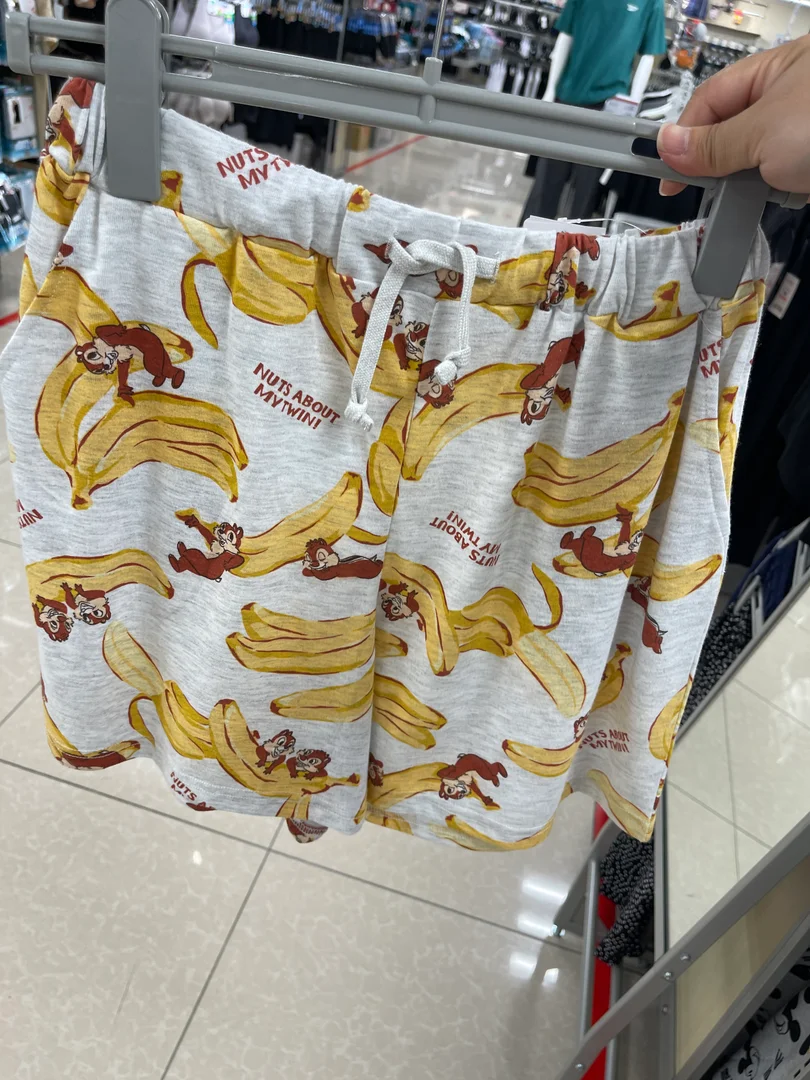 Disney Chip 'n' Dale 滿版香蕉圖案短褲
