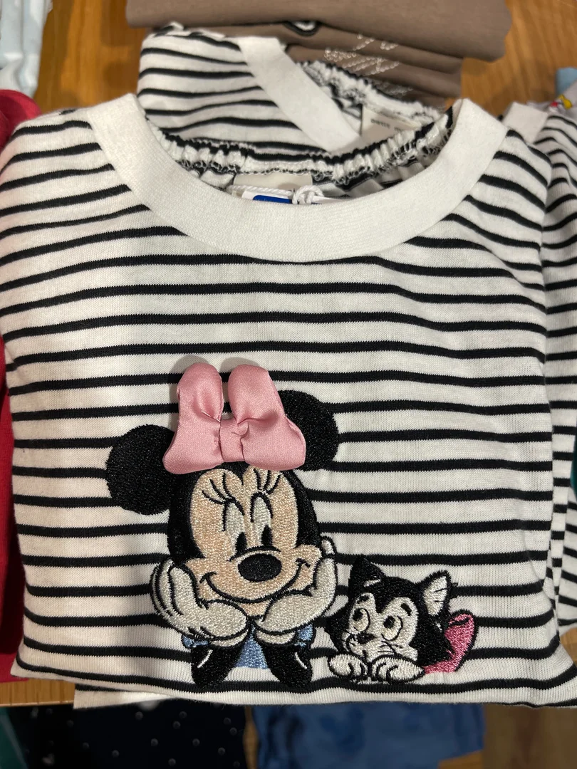 petit main Minnie Mouse 與 Figaro 刺繡橫間上衣