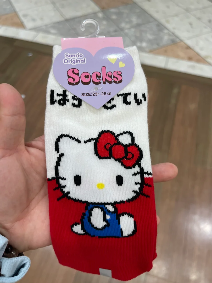 Sanrio Hello Kitty 經典造型短襪