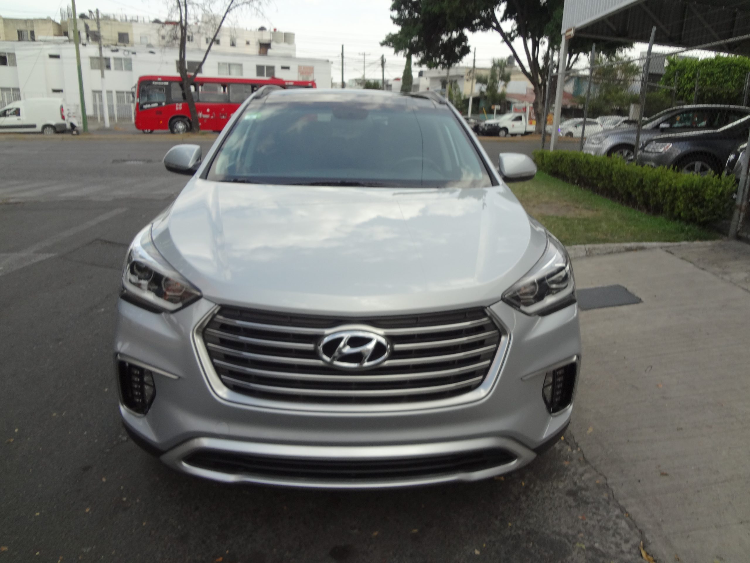 Hyundai Santa Fe 2018 LIMITED TECH 7 P Automático Plata