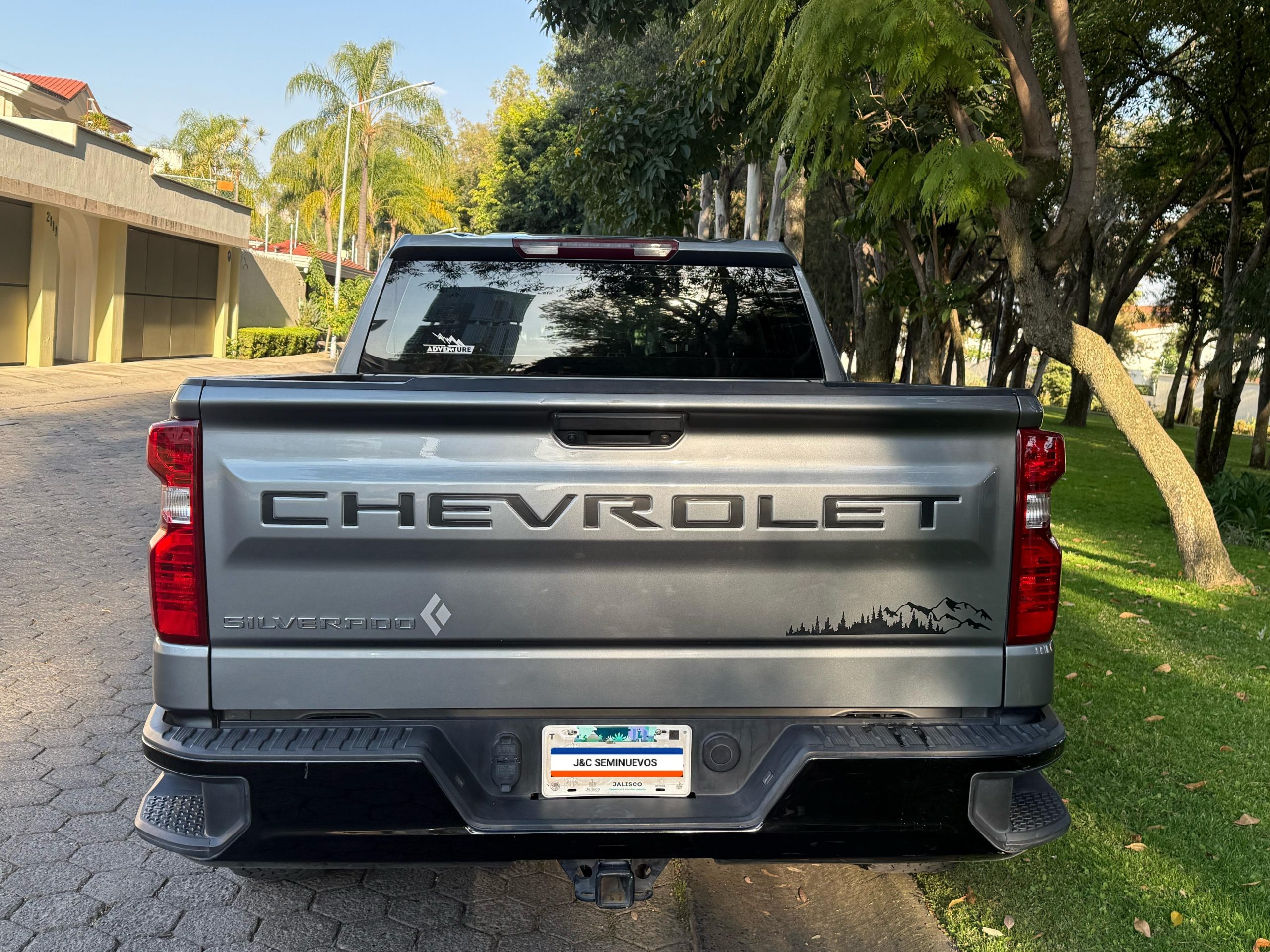 Chevrolet Silverado 2020 CREW CAB 4X4 PAQ F Automático Gris