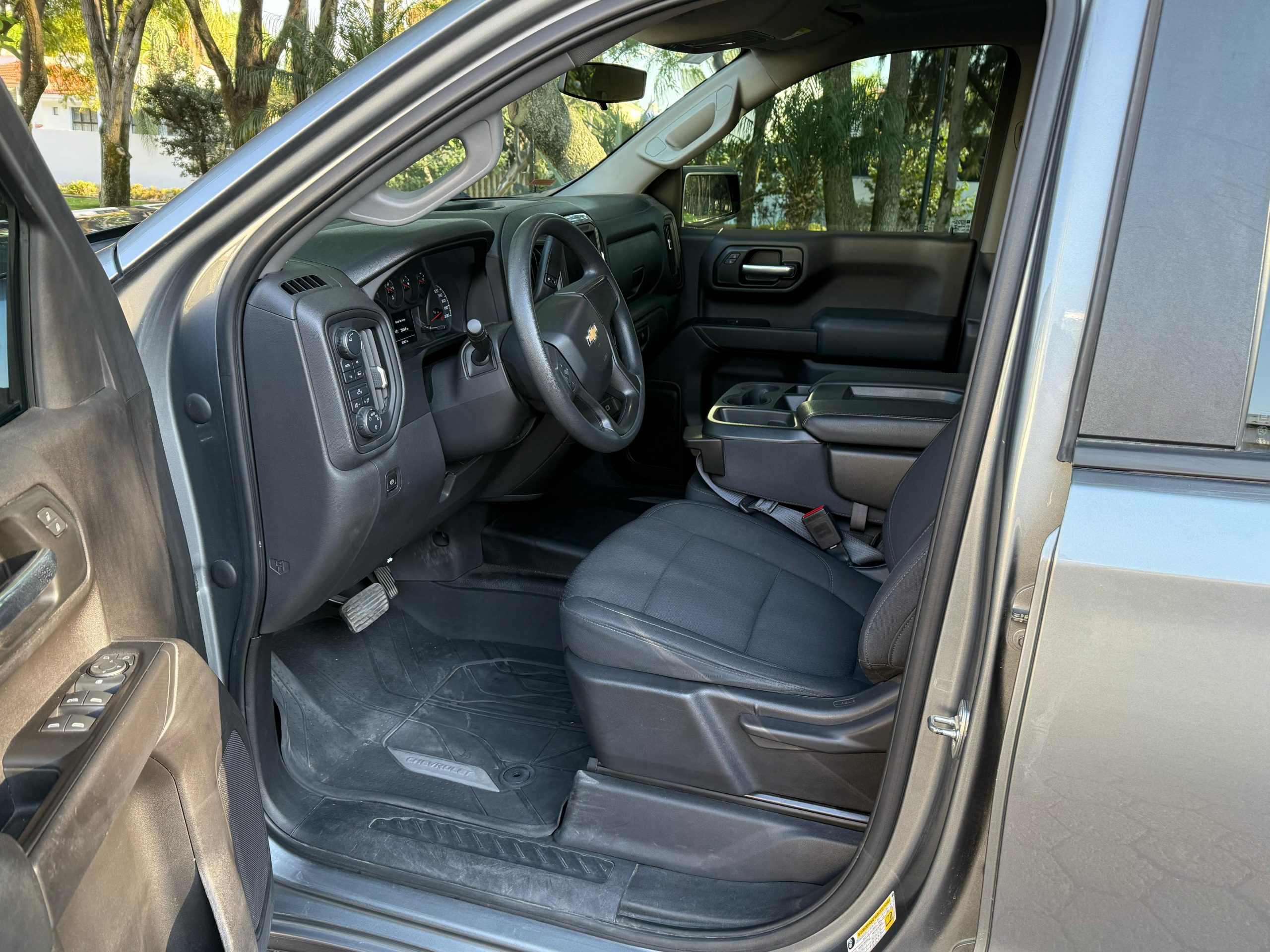 Chevrolet Silverado 2020 CREW CAB 4X4 PAQ F Automático Gris