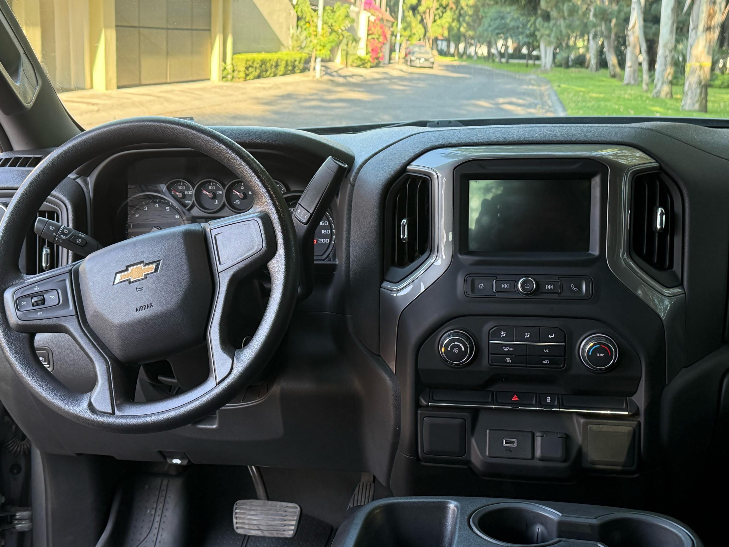 Chevrolet Silverado 2020 CREW CAB 4X4 PAQ F Automático Gris