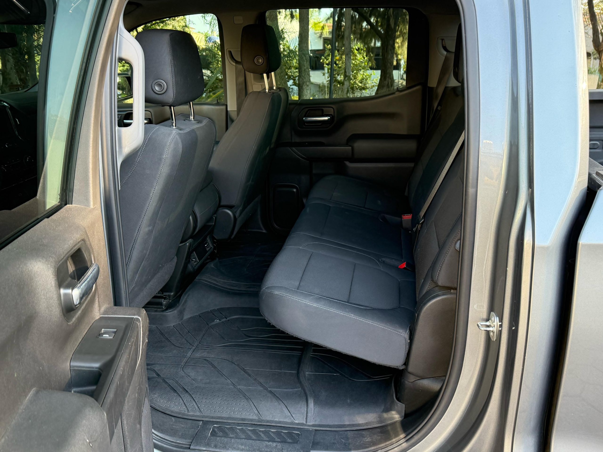 Chevrolet Silverado 2020 CREW CAB 4X4 PAQ F Automático Gris