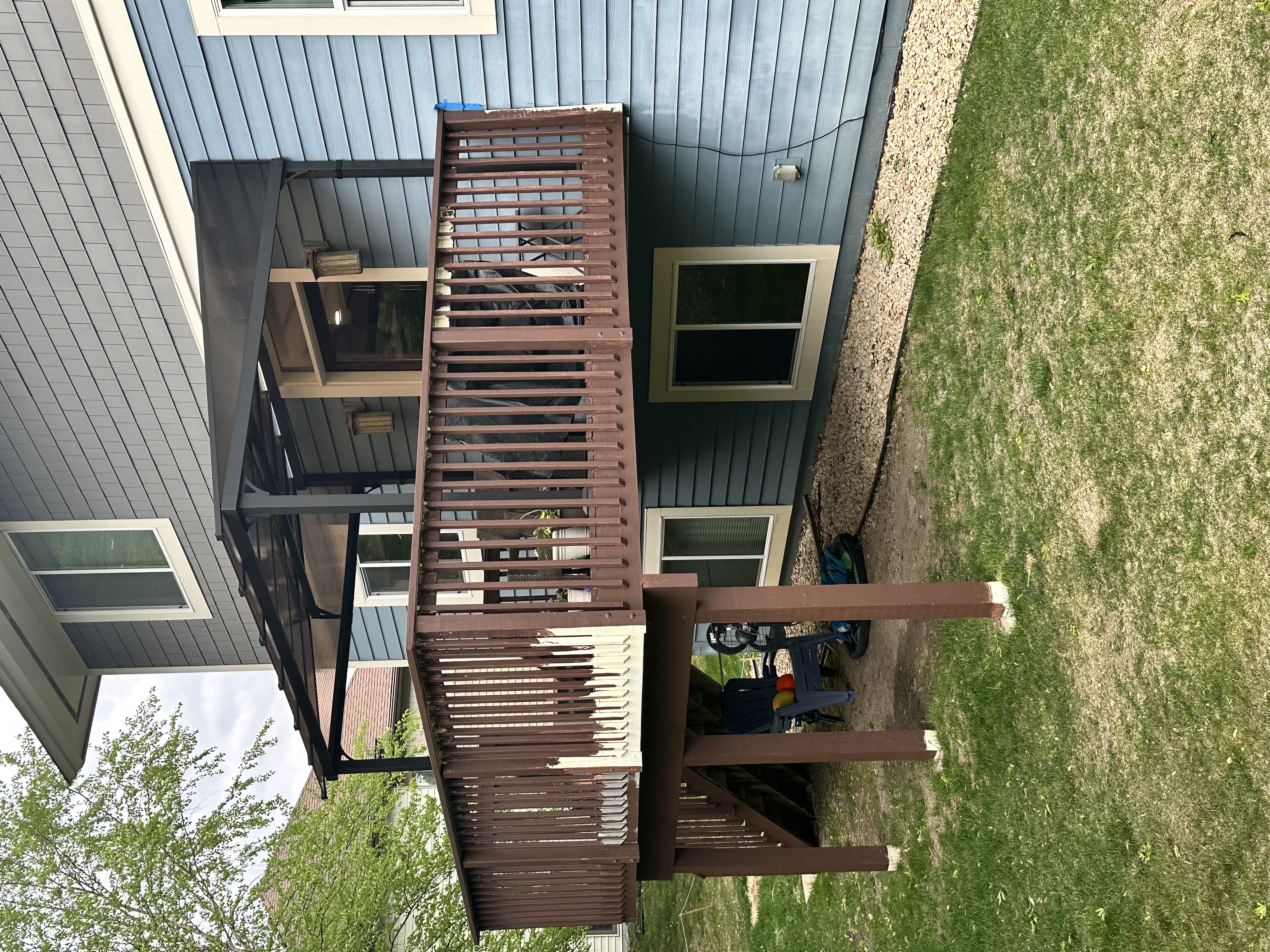 Budget Pergola That Looks High-End – Slanted Roof, Bug Net, and Privacy Win