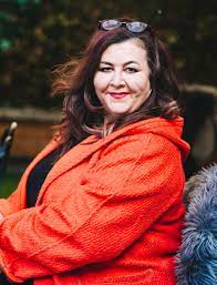 Jo Thomas Best selling author of feel-good fiction featuring food, love and family...  On The Joys of Binge Reading