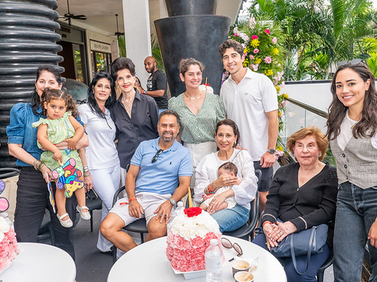 big family smiling and posing to the camera