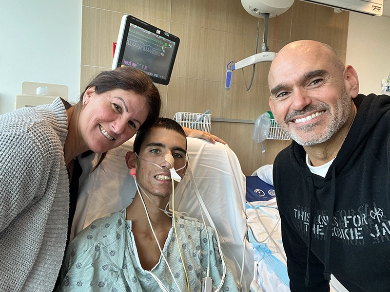 Young hospitalized woman smiling with man and woman