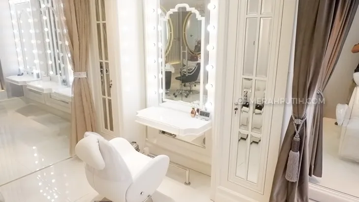 LE MERE Glam Et Beaute Lounge Hero