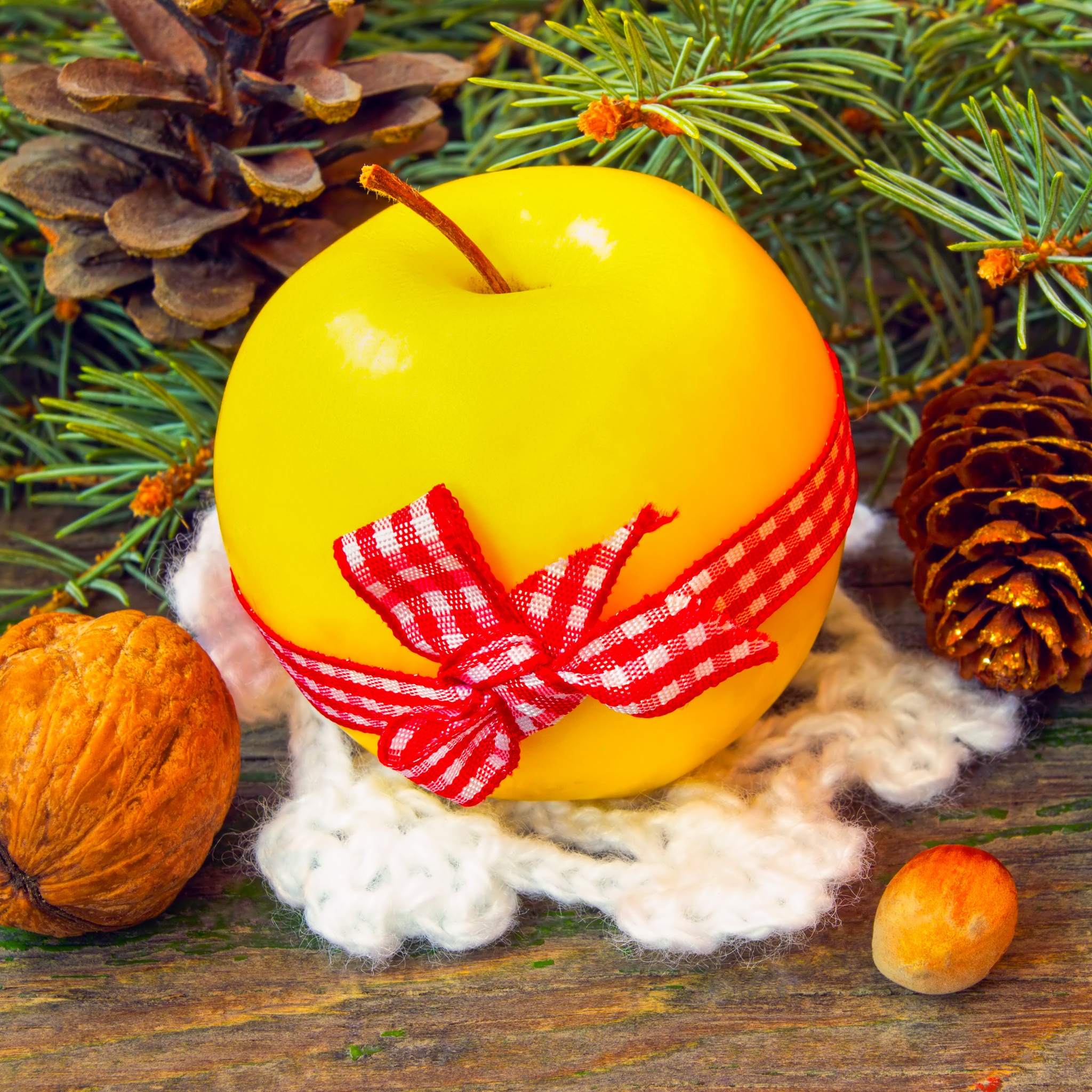 Yellow Apple Christmas Decoration jigsaw puzzle by Gotiva