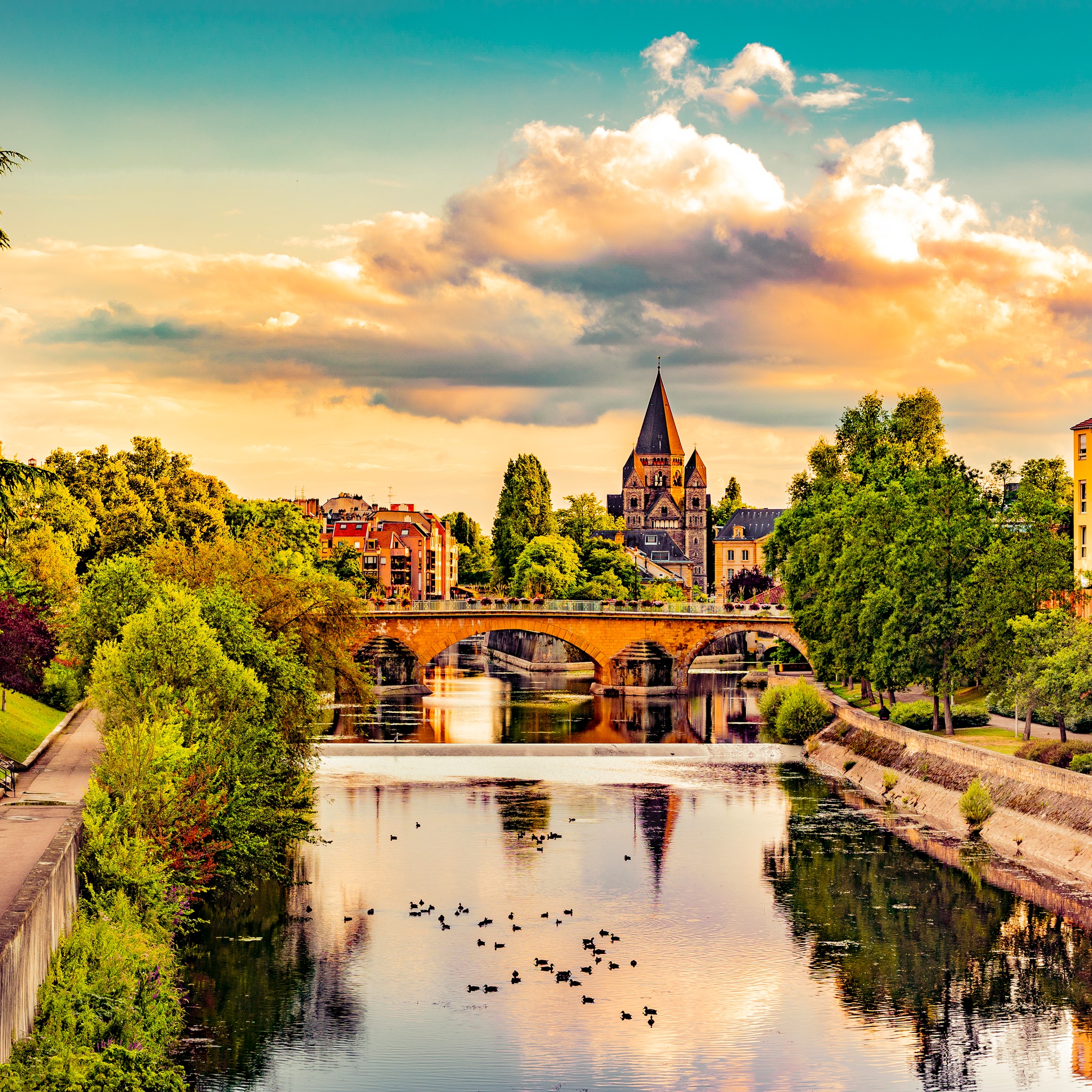 Building with a bridge jigsaw puzzle by Gotiva