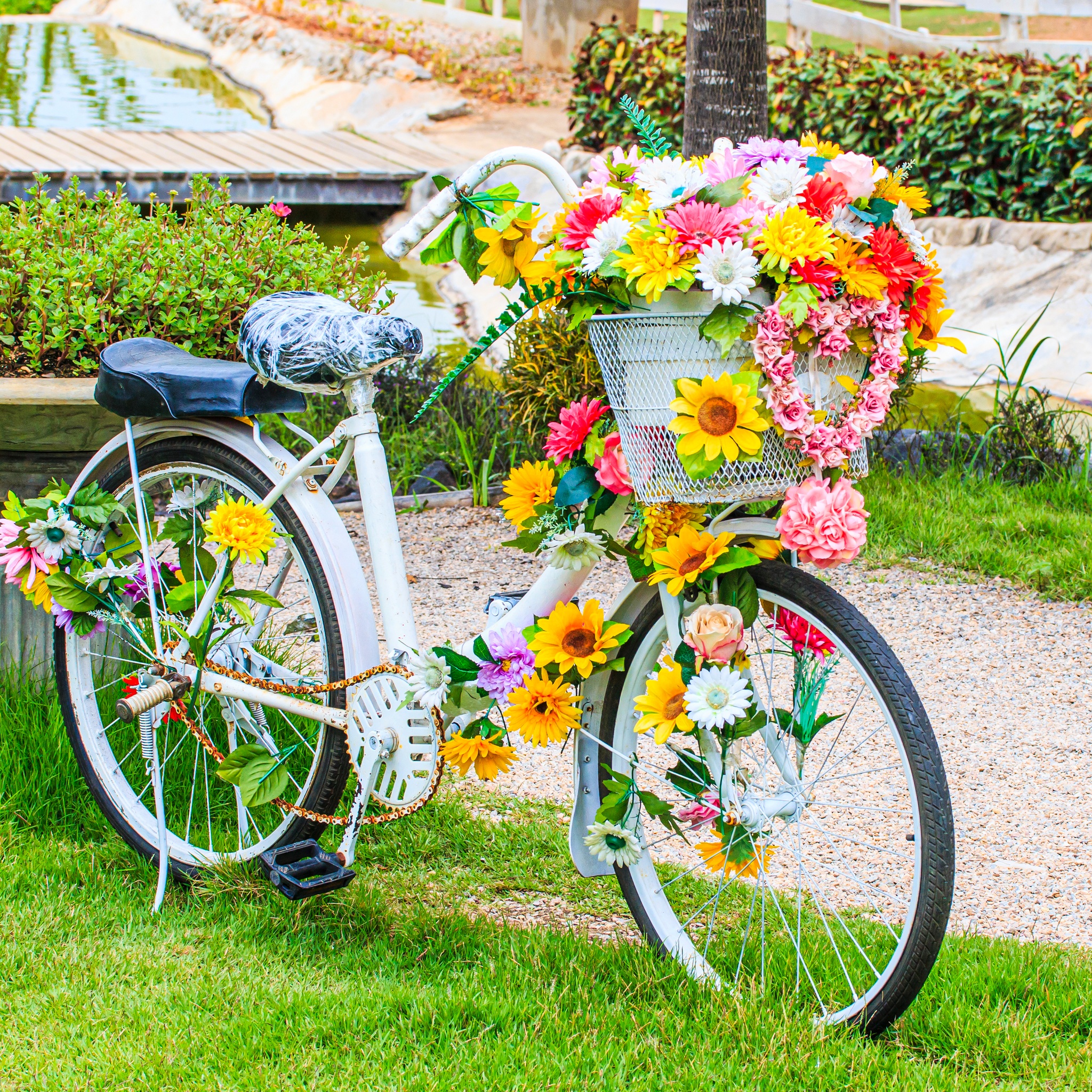 Bicycle Decorated With Flowers jigsaw puzzle by Gotiva