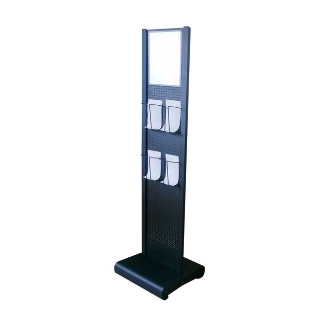  Stand expunere broșuri din metal cu 4 buzunare format 100x210mm și 1 folie magnetică A4 (210x297mm).