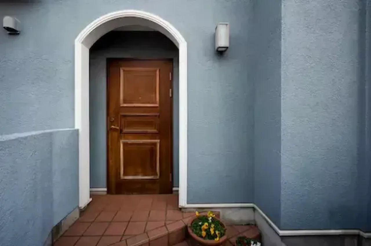 Pintu Kayu.webp