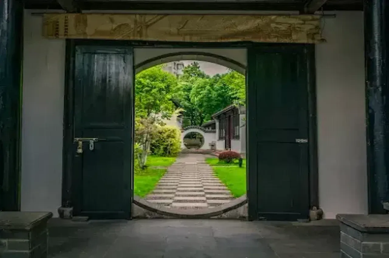 Pintu Swing.webp