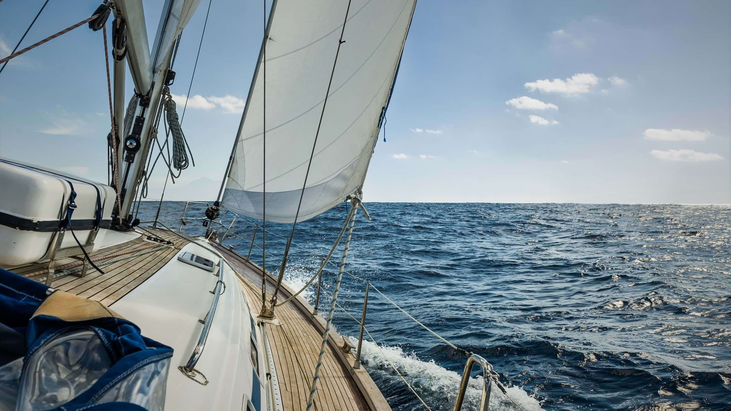 Bow of a sailing boat sailing on the high seas.