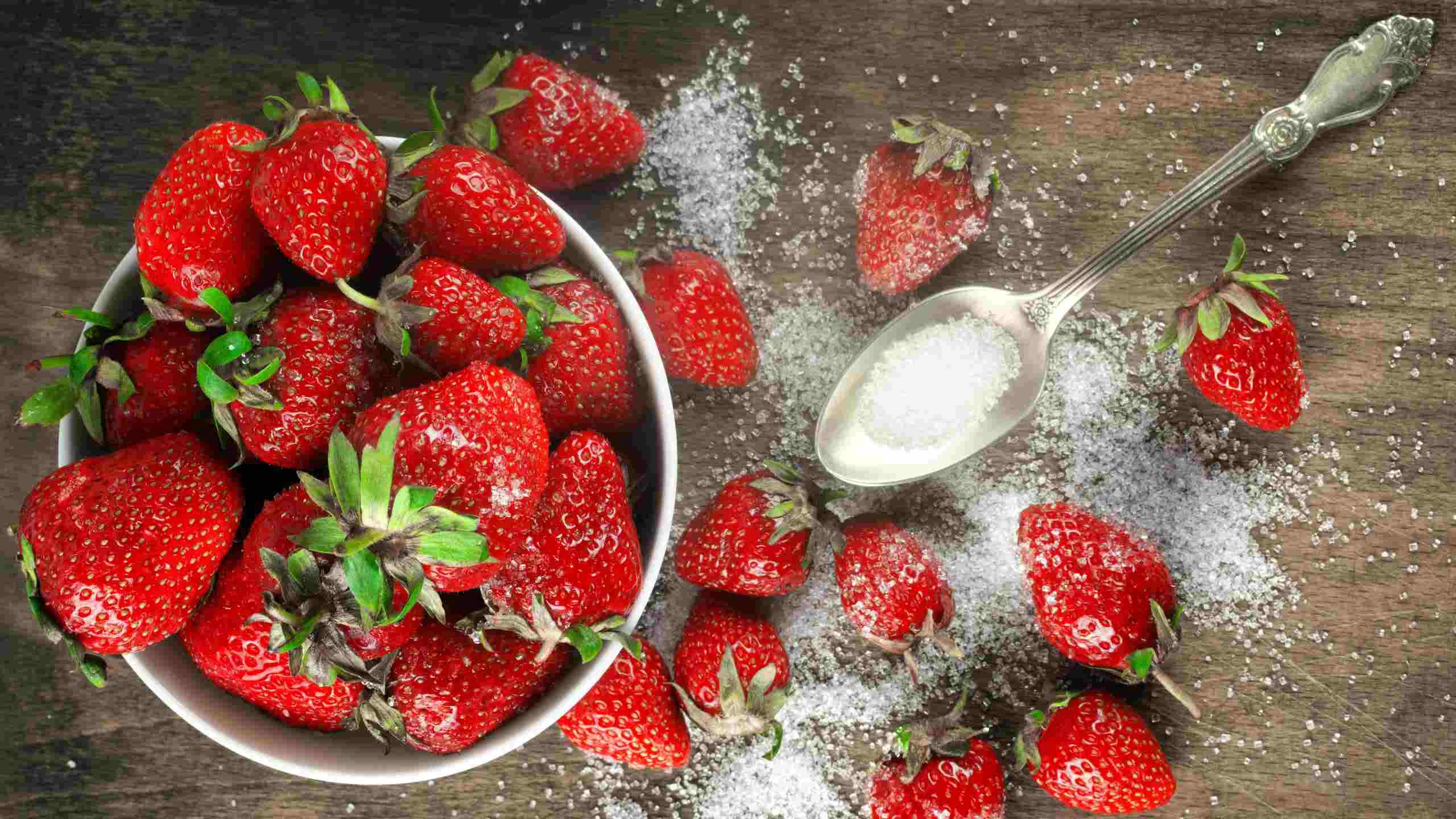 Strawberries with sugar in a bowl