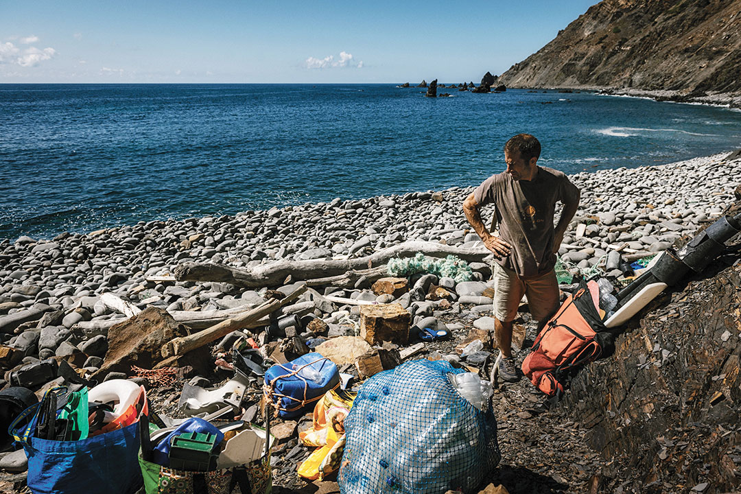 Xico Gaivota on the beach surrounded by plastic