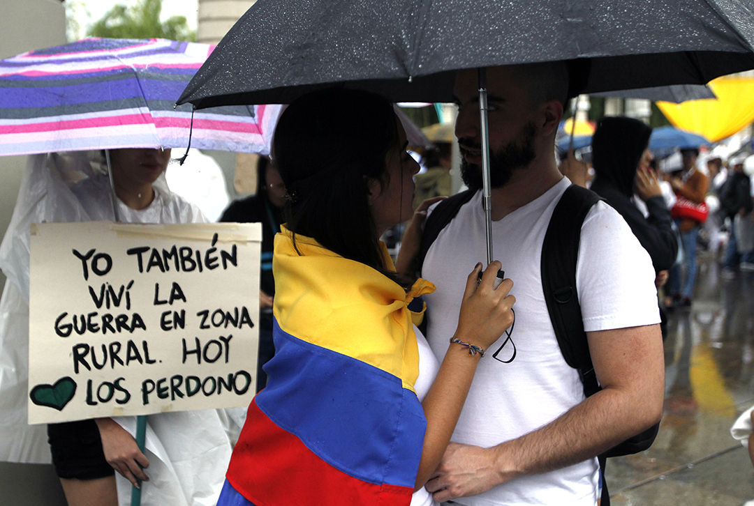 People take part in a march supporting the peace process on 7 October 2016 in Medellín, Colombia.