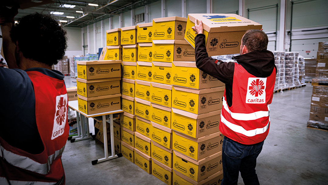 Biedronka workers carrying boxes