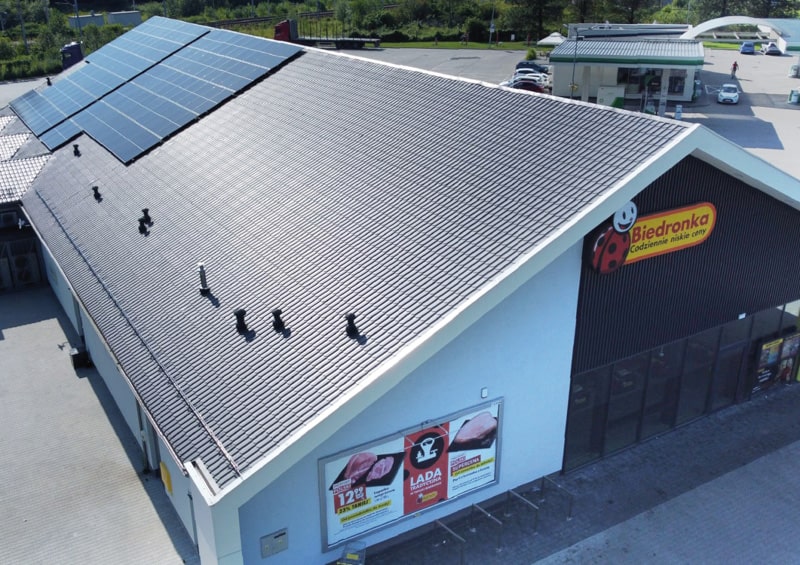 aerial image of solar pannels on the roof of a Biedronka store.