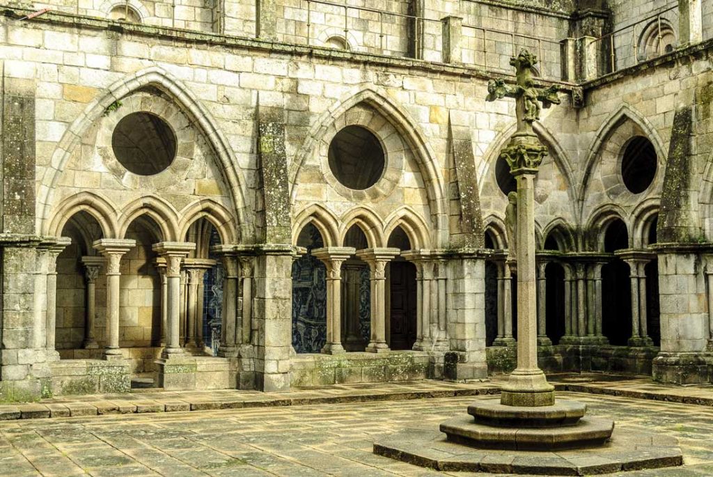 Sight of the cloister of the Romanesque cathedral of Oporto, Portugal