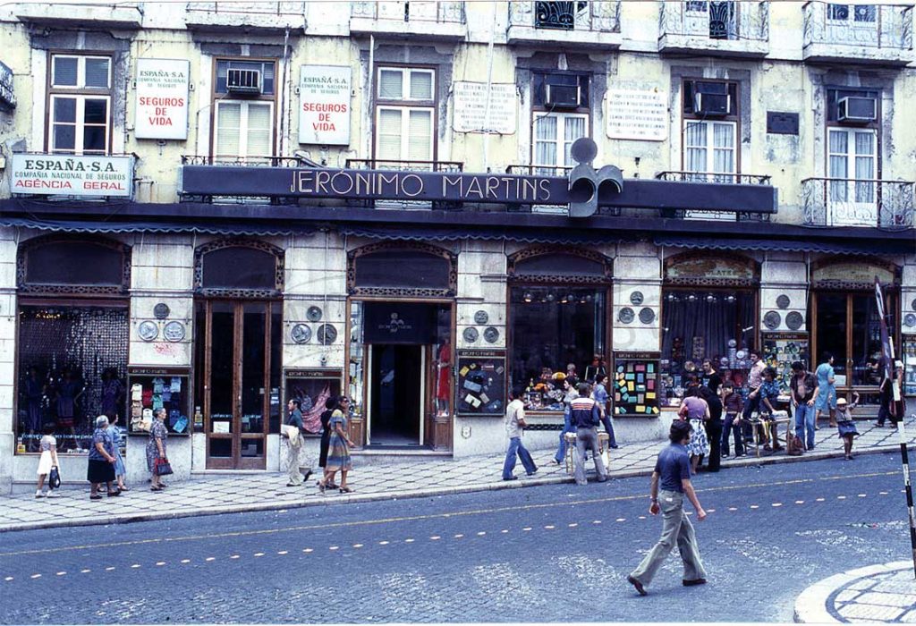 Jerónimo Martins store with people in the street