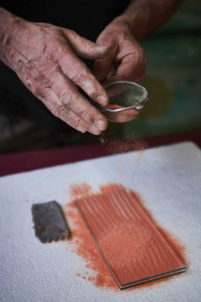 Preparing red-coloured glass in fusing technique